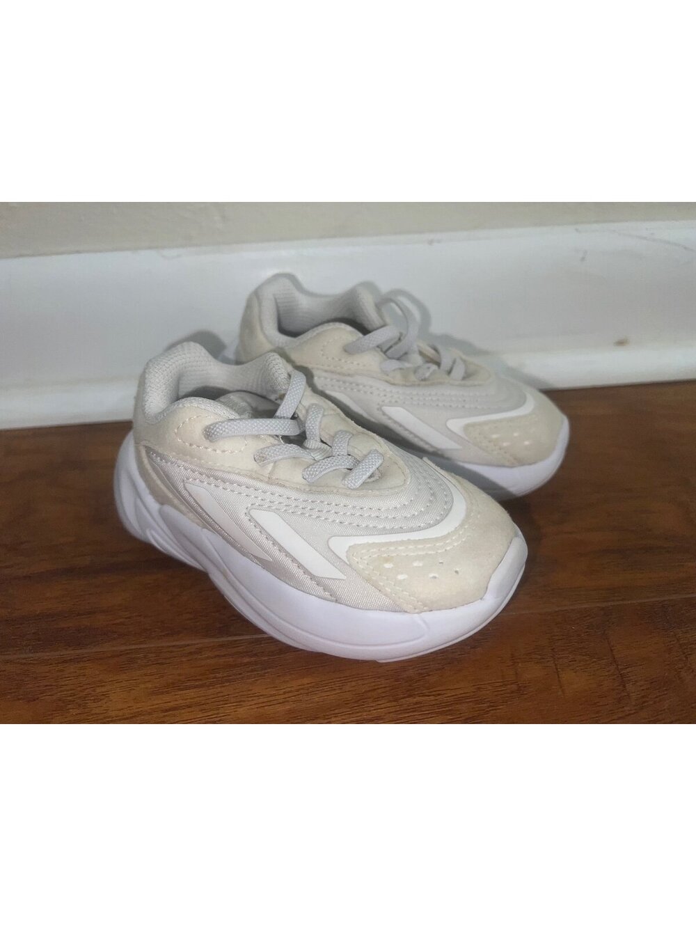 Adidas Ozelia Low Textile Kids Trainers H04748 Cloud White Size: 6.5
